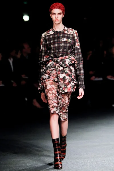 Look 11